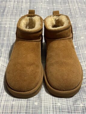 Ugg Classic Ultra Mini Boots Chestnut Size 8 GUC!